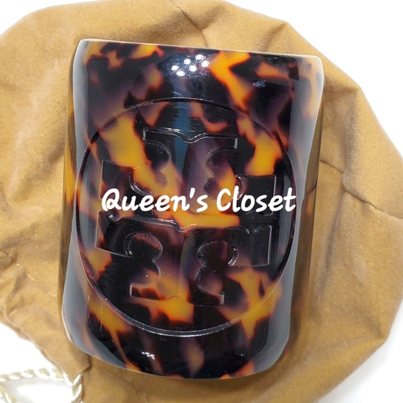 Tory Burch | Tortoise Resin Logo Statement Cuff - Picture 2 of 4